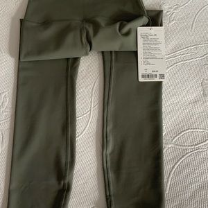 Wunder Train Lululemon 25” leggings!
